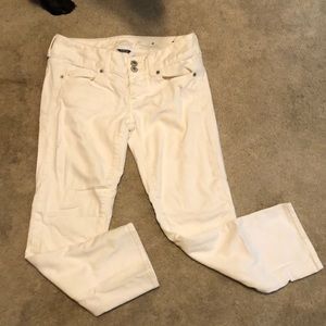 White American Eagle capris